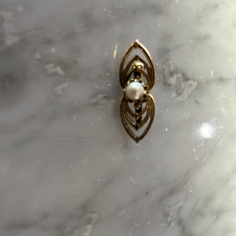 Pin with pearl